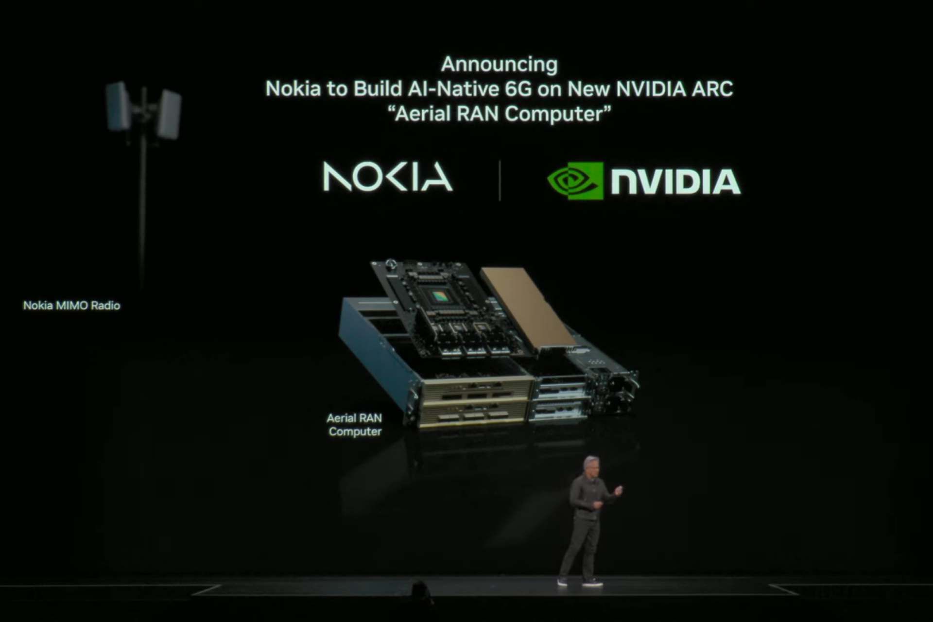 جن‌سون هوانگ درحال توضیح مراحل همکاری انویدیا و نوکیا