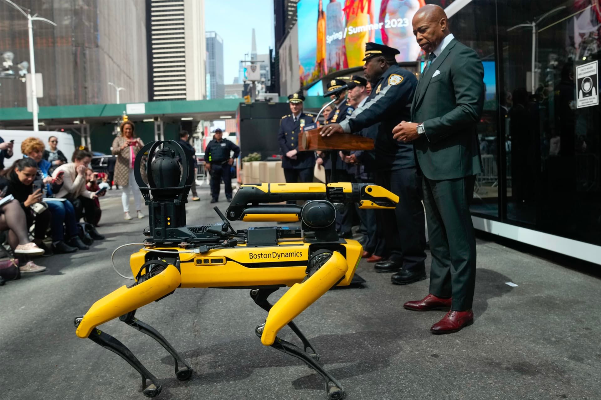 ربات دیجی داگ اسپات پلیس نیویورک