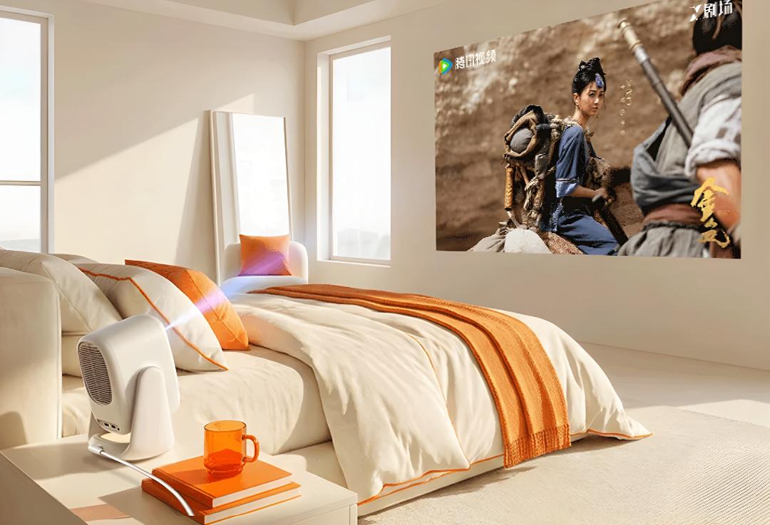 پروژکتور OBE C5 Pro در حال نمایش فیلم در اتاق خواب