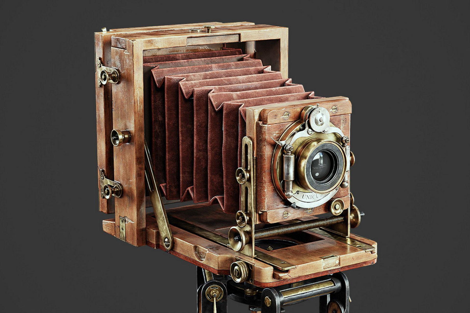 دوربین‌ قدیمی با صفحه‌ی شیشه‌ای (Glass Plate Camera)