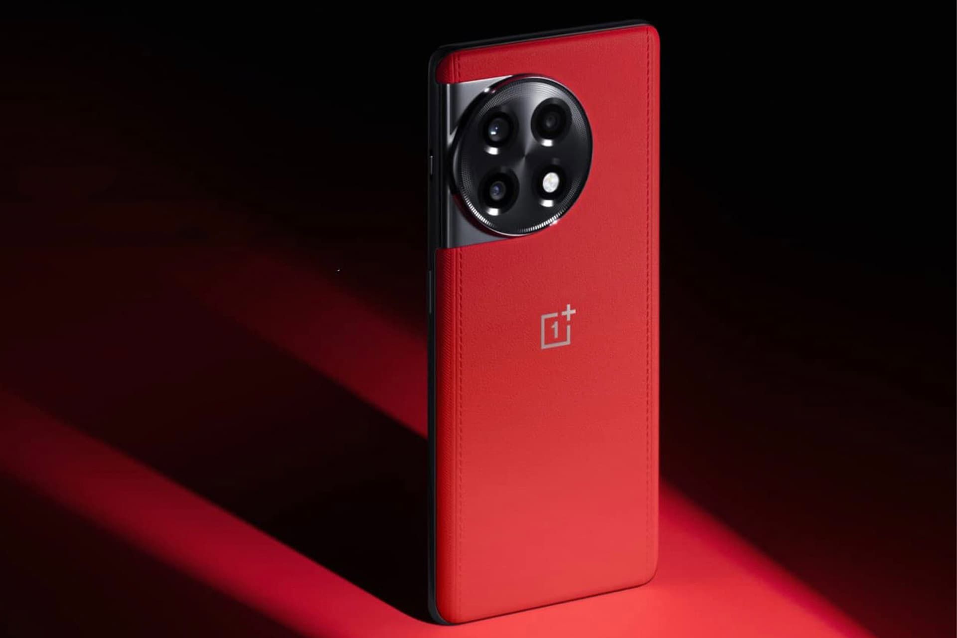 مدل قرمز وان پلاس 11R از نمای پشت