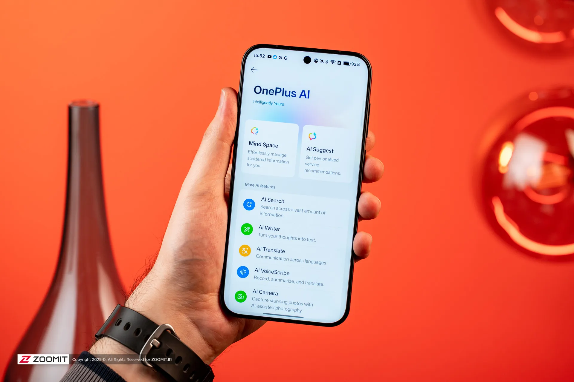 گوشی در دست