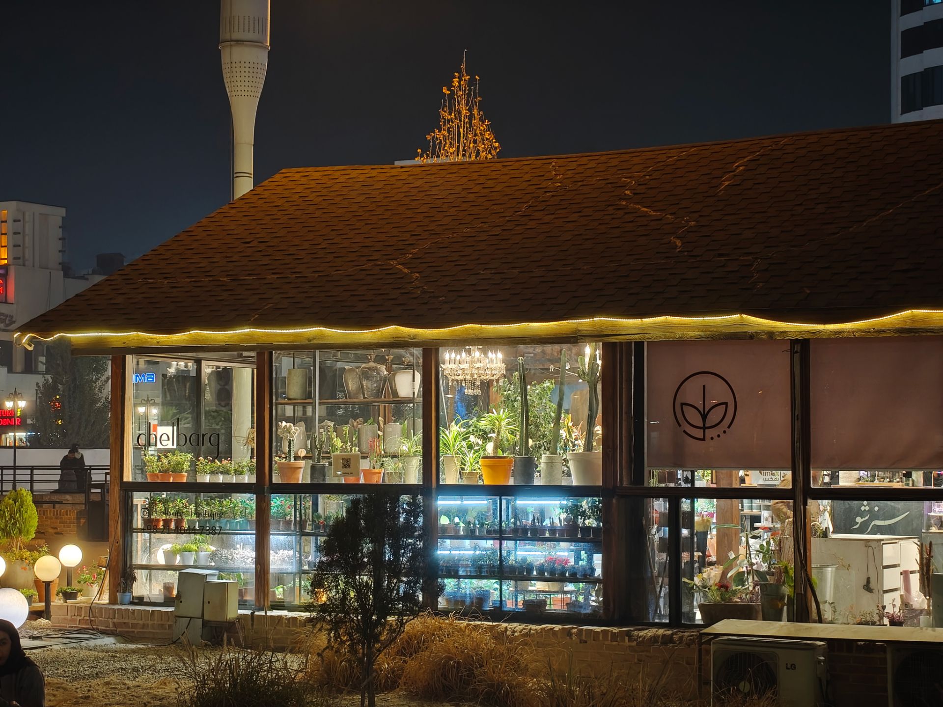 اتاق با سقف شیروانی