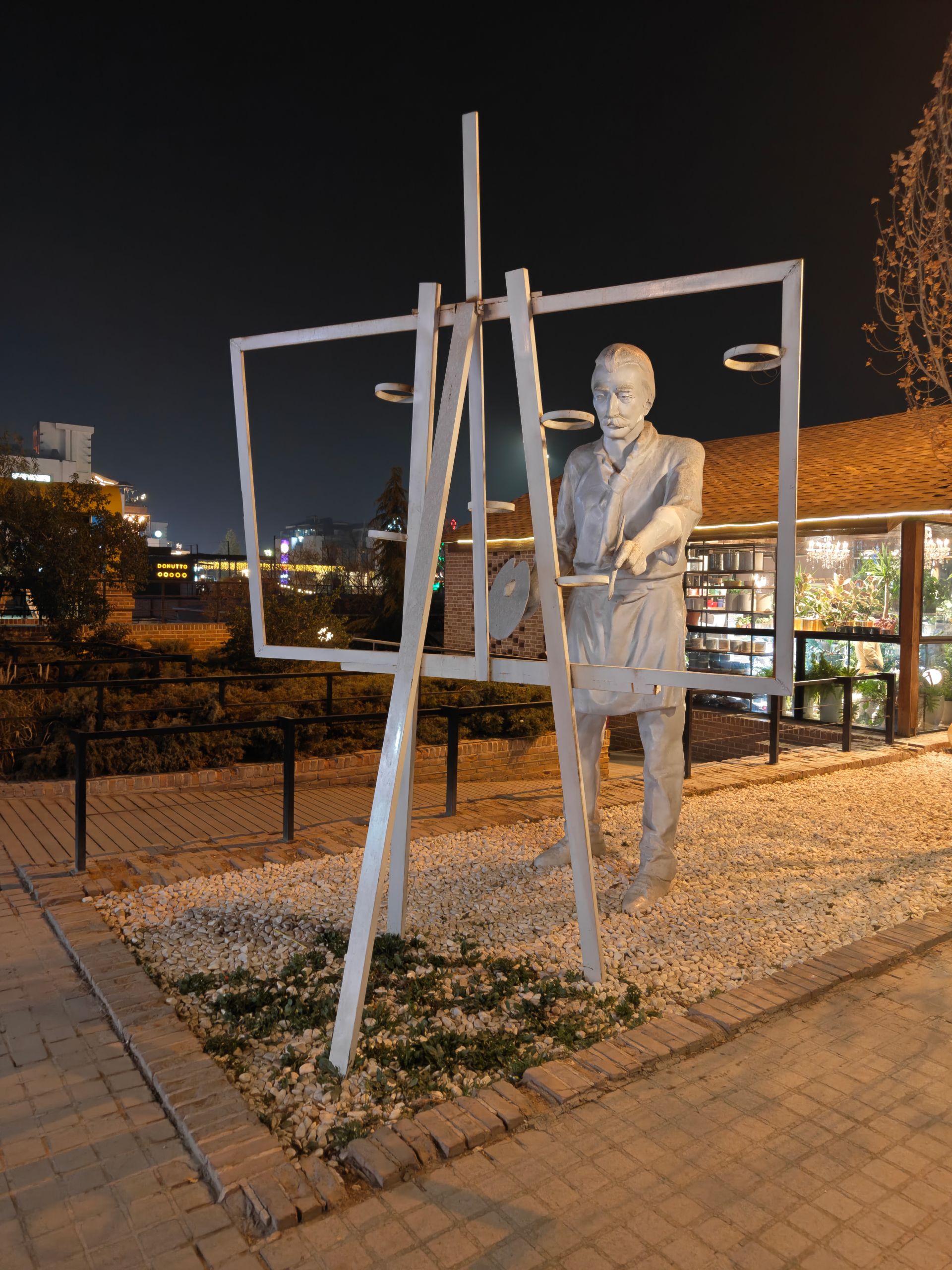 مجسمه مرد نقاش