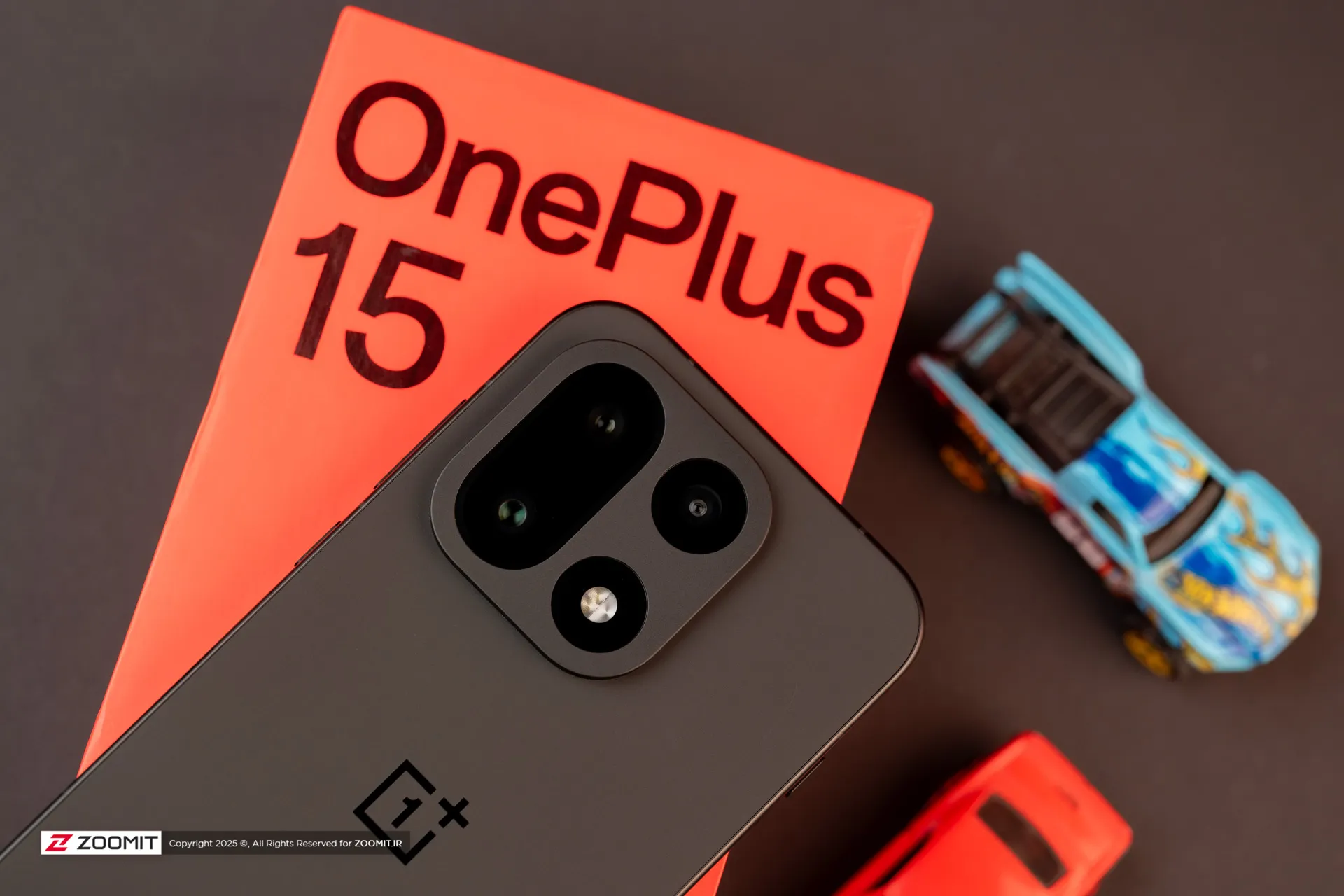 گوشی روی جعبه