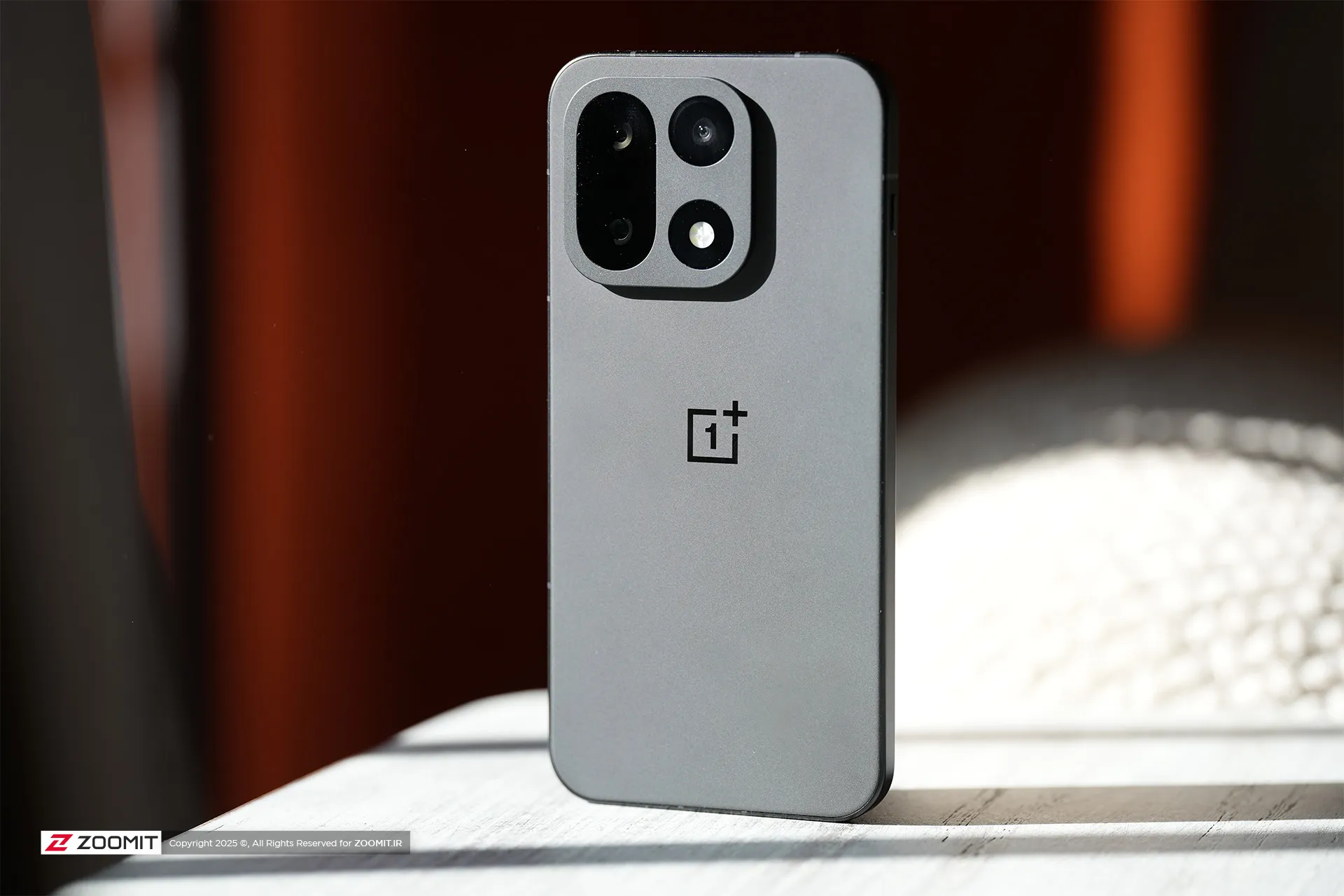 نمای پشت وان‌پلاس ۱۵