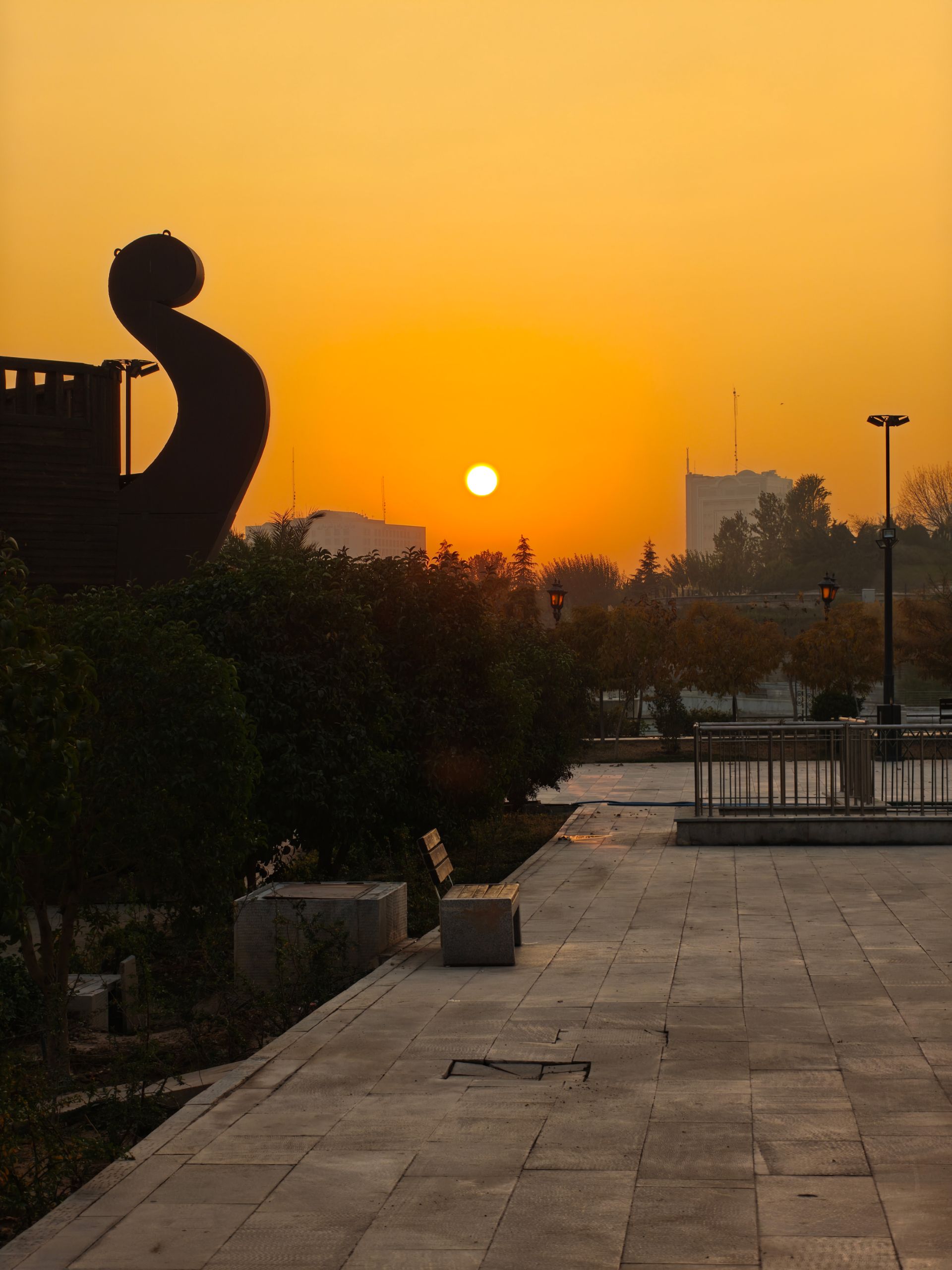 غروب در پارک