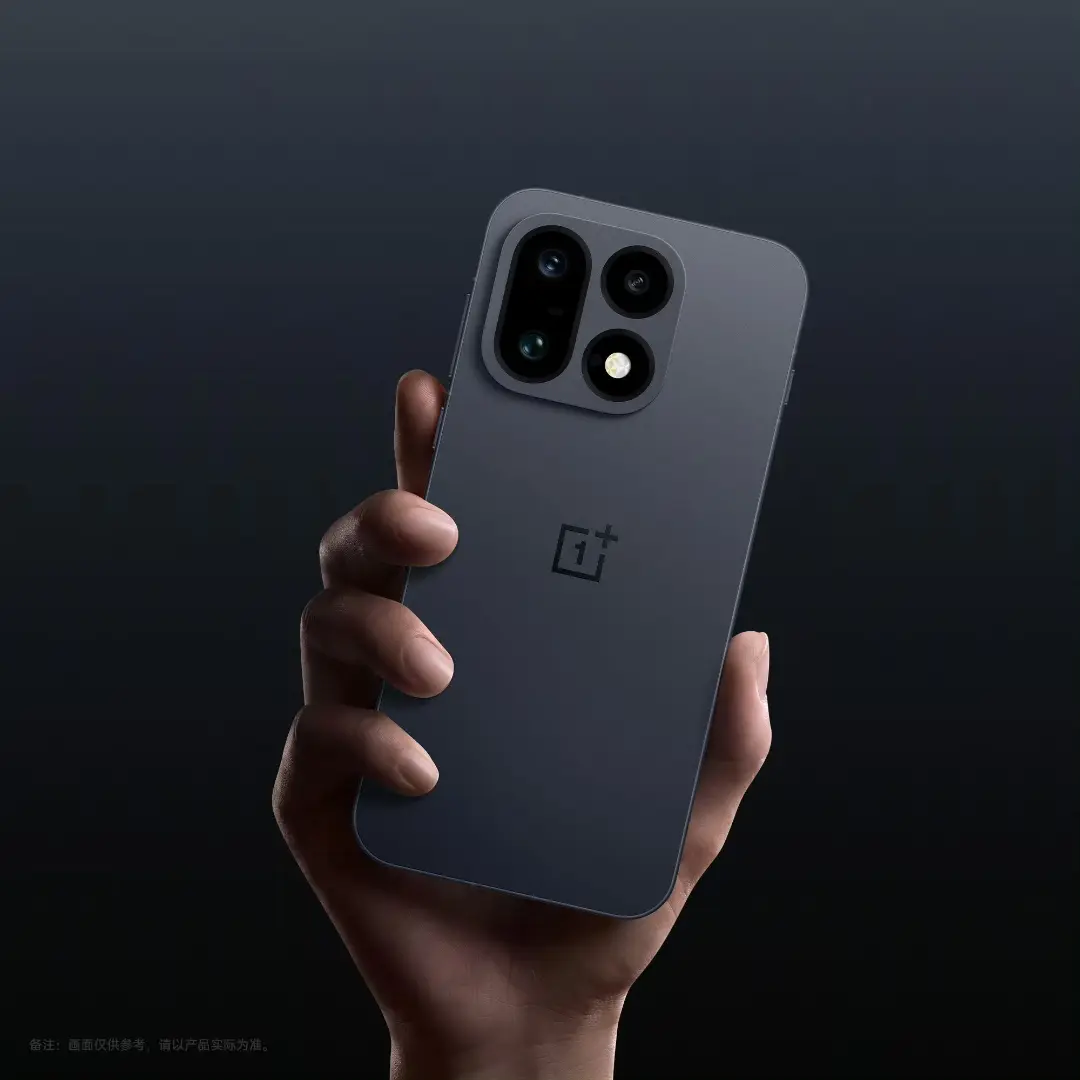 گوشی هوشمند وان‌پلاس ۱۶ (OnePlus 16) با دوربین‌های سه‌گانه و بدنه مات تیره