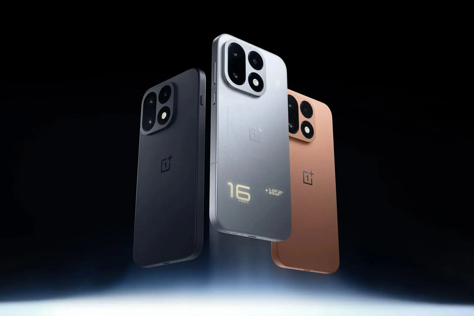 گوشی هوشمند وان‌پلاس ۱۶ در سه رنگ مشکی، نقره‌ای و مسی