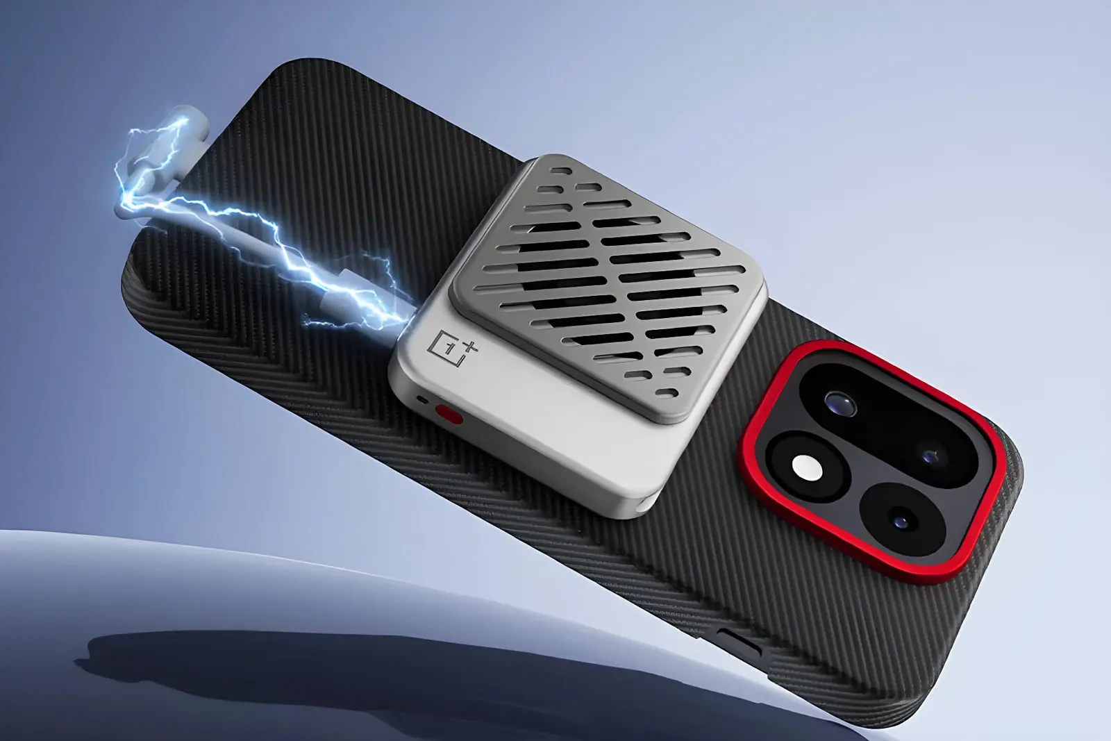 خنک‌کننده مغناطیسی وان‌پلاس (OnePlus Ice Card Mini) متصل به پشت گوشی هوشمند