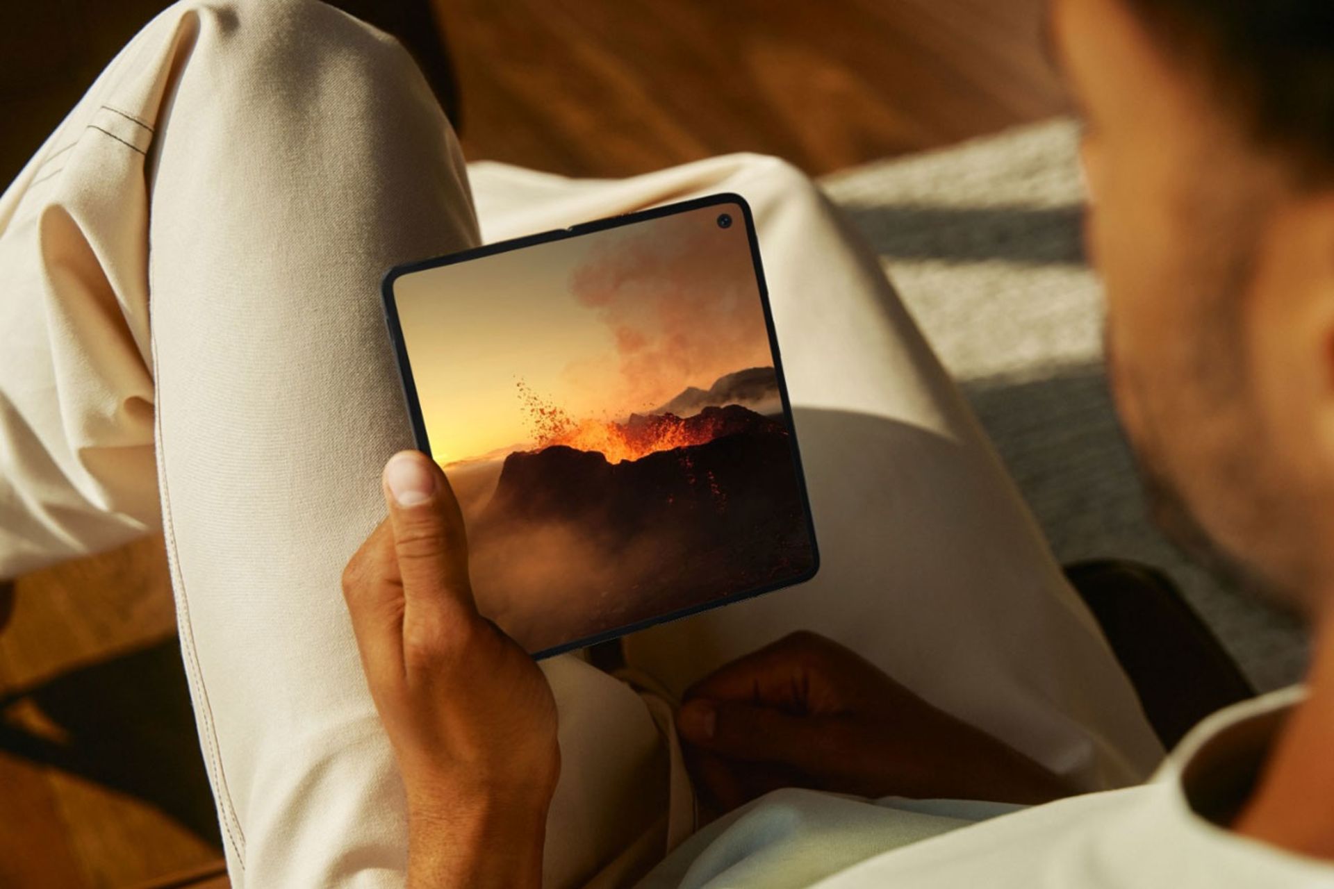 تصویر تبلیغاتی فاش شده از گوشی تاشدنی وان پلاس Open