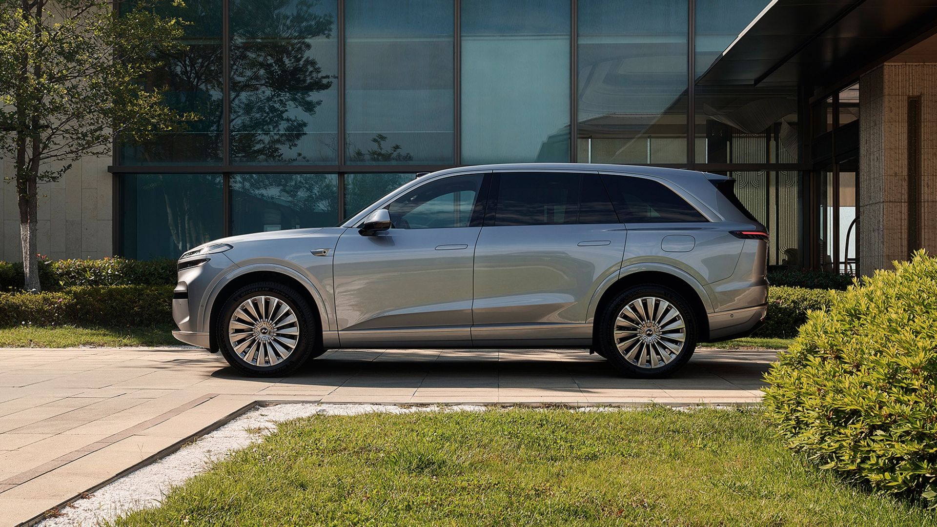 نمای جانبی خودرو نیو L90