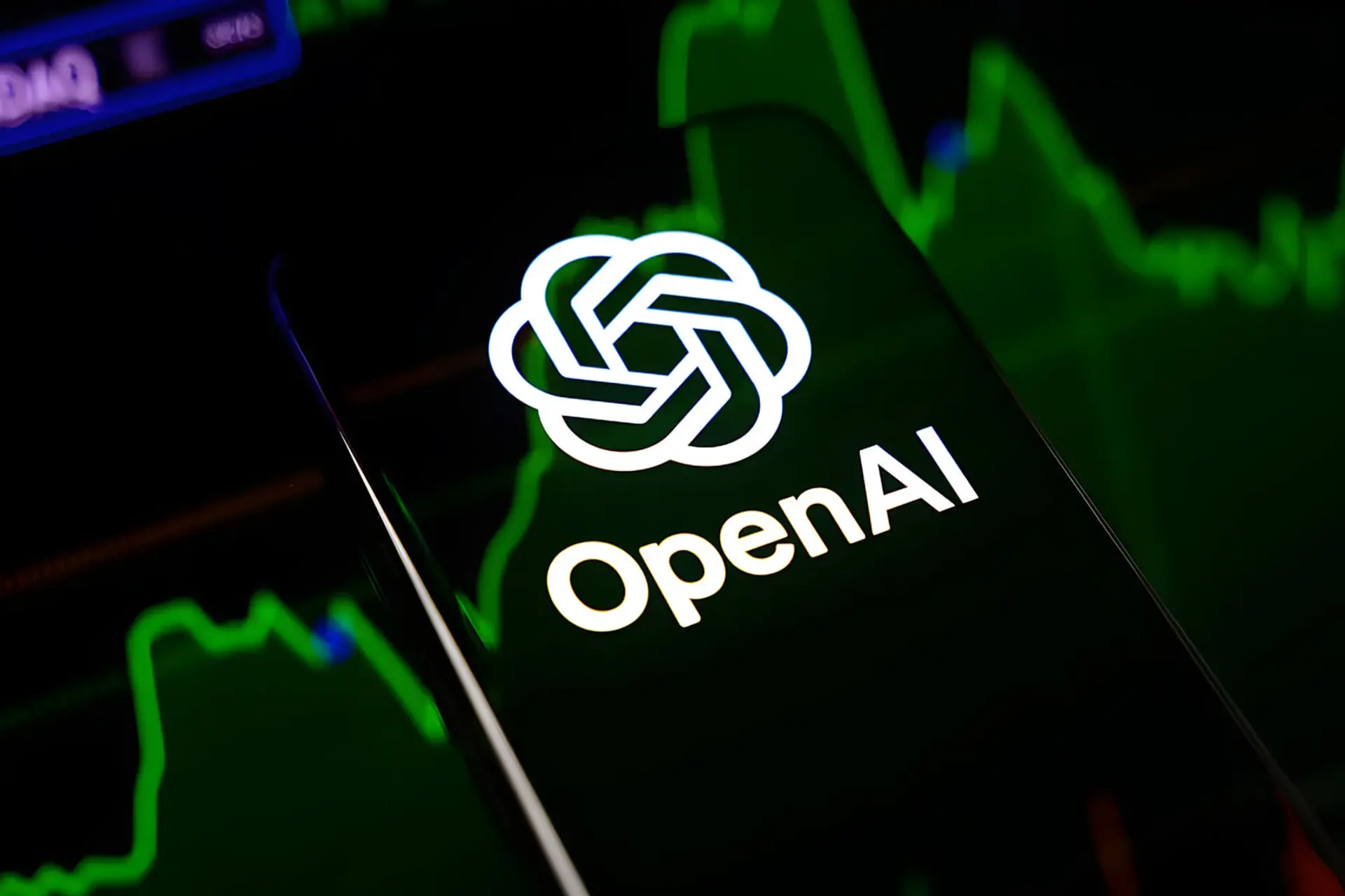 لوگوی شرکت OpenAI (OpenAI) روی صفحه نمایش یک گوشی هوشمند