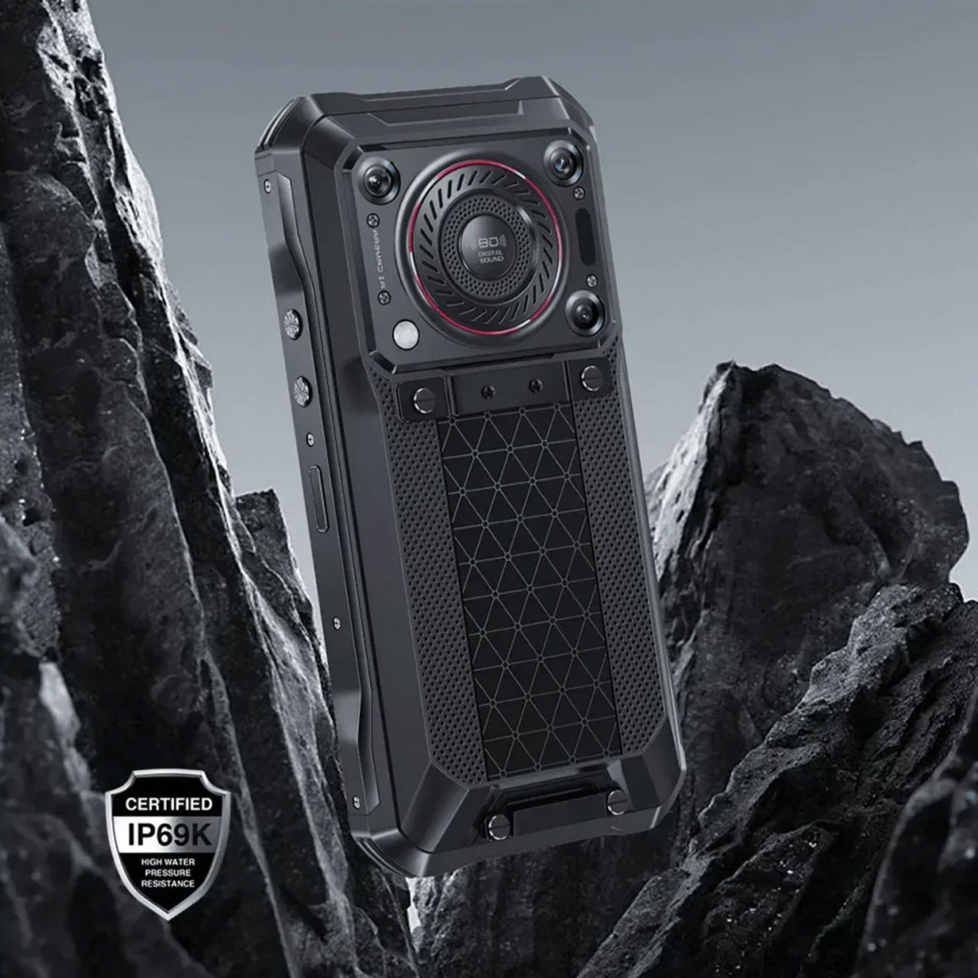 گوشی فوق مقاوم اوکیتل WP33 Pro رنگ مشکی پس زمینه صخره