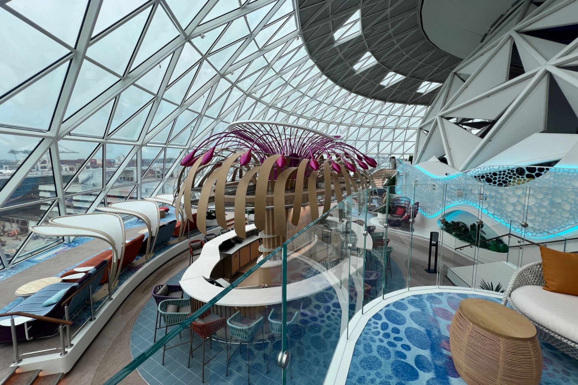 Aquadome در کشتی Icon of the Seas