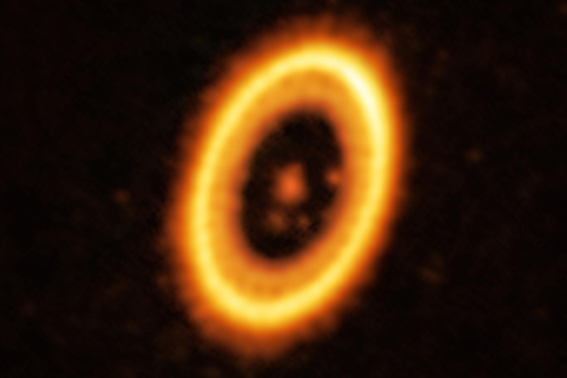 سیاره‌ای فراخورشیدی با ترکیب جوی عجیب، نظریه‌های شکل‌گیری سیاره‌ها را به چالش می‌کشد