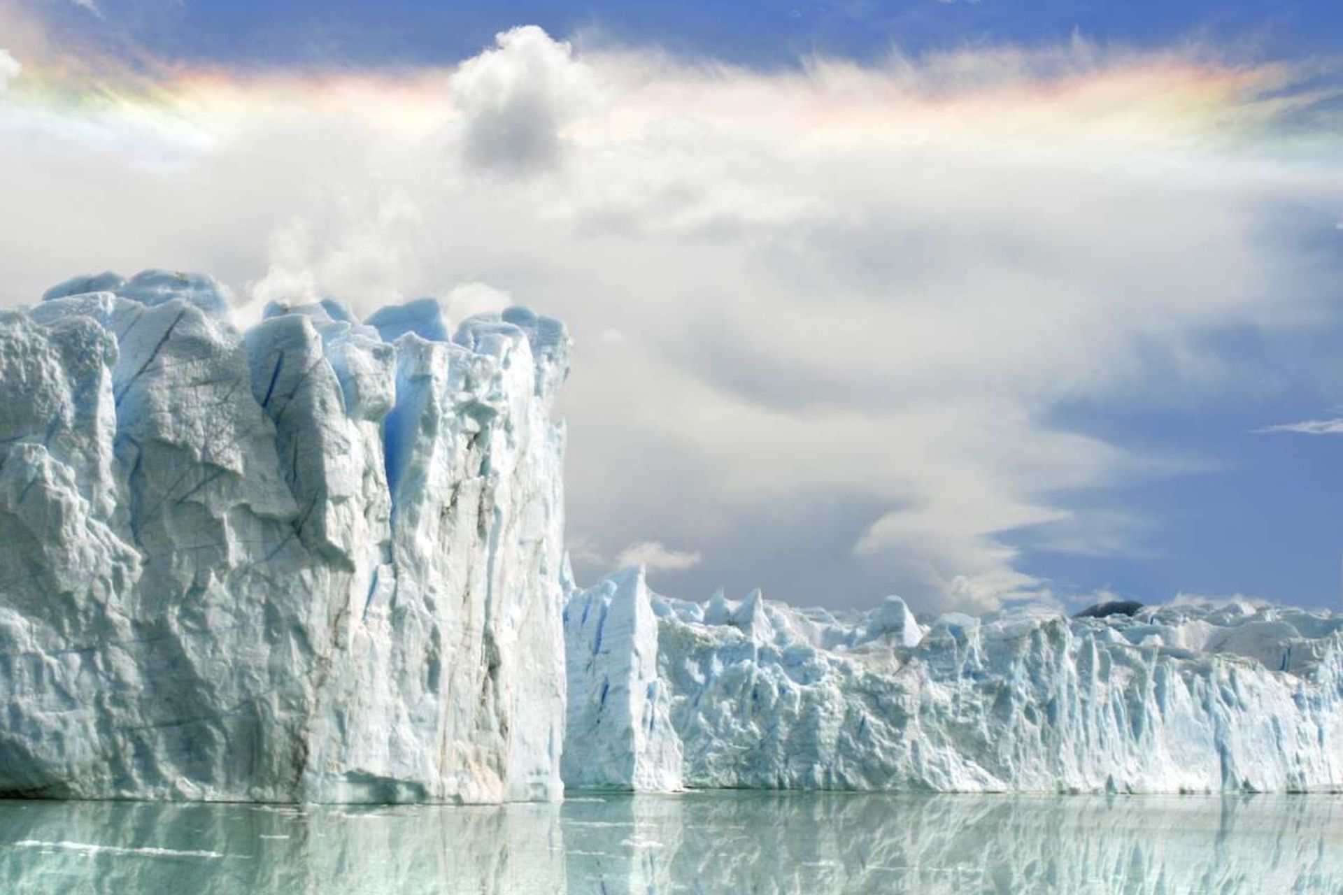آب‌شدن یخچال‌های طبیعی و خطر سیل ناگهانی