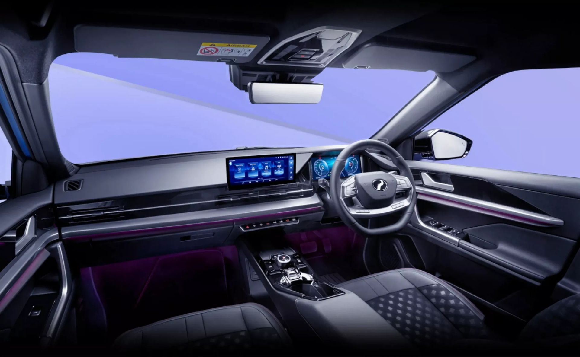 نمای داخل کابین خودرو پرودوآ QV-E