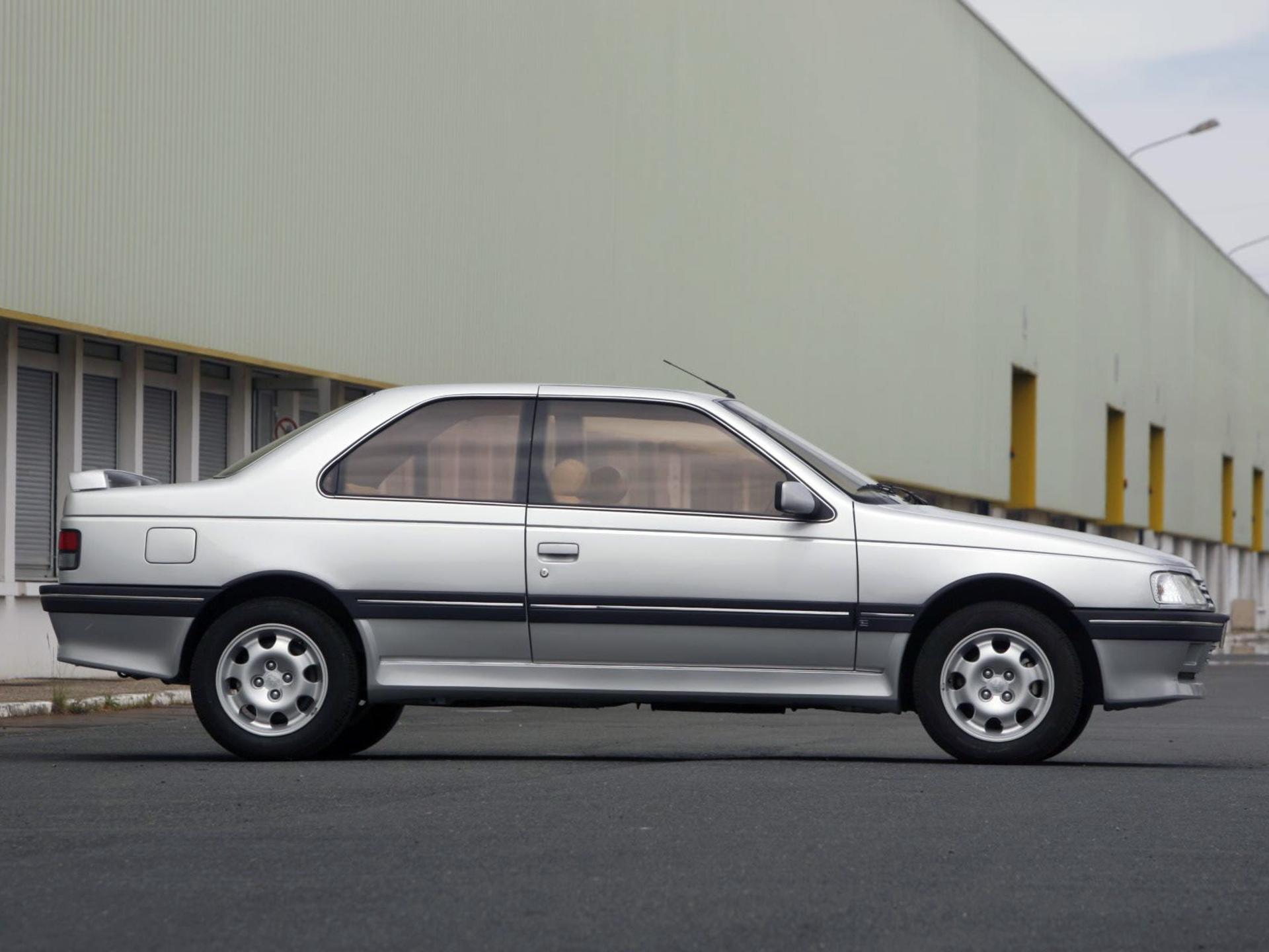 نمای جانبی خودرو پژو ۴۰۵ کوپه