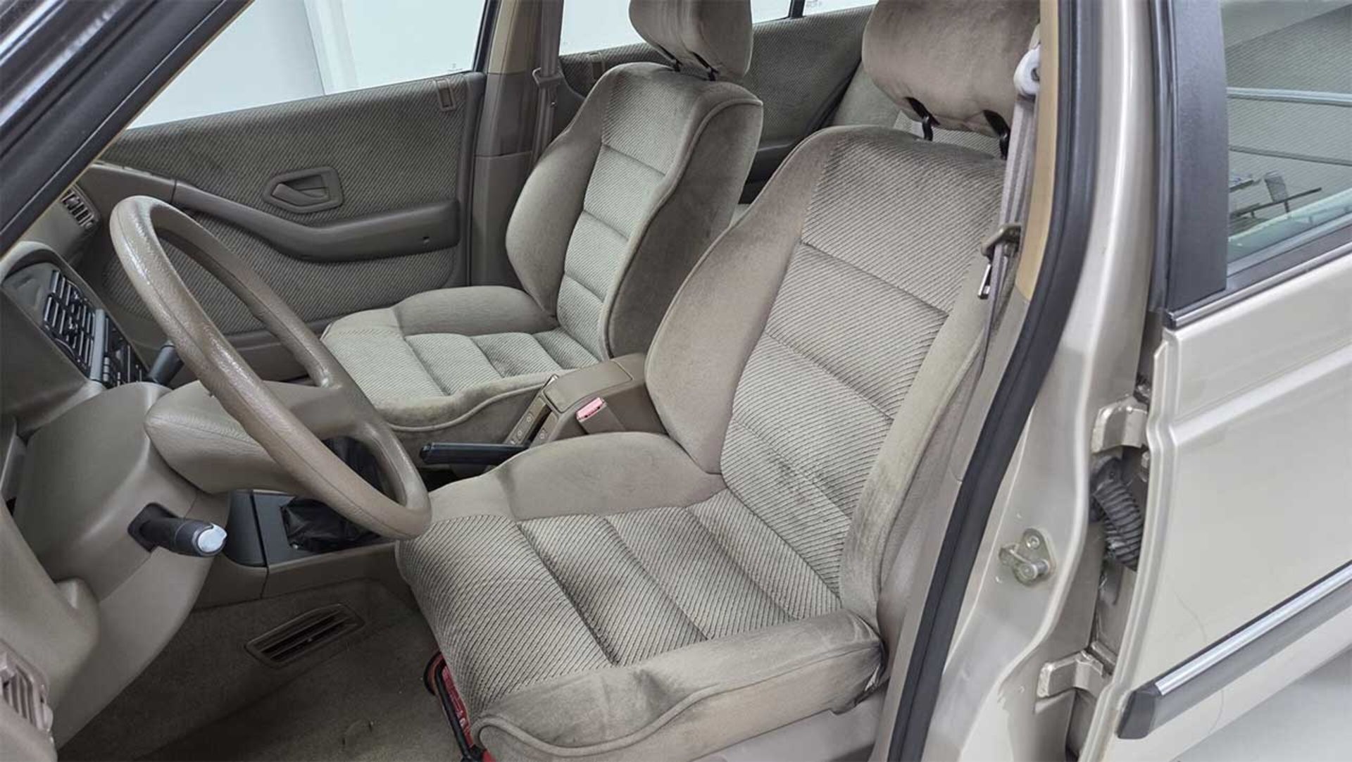 صندلی جلو خودرو پژو ۴۰۵ بژ