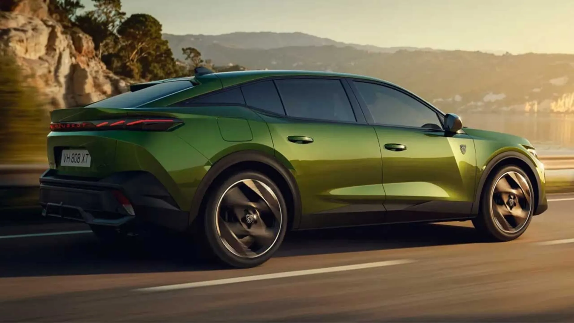 نمای سه‌چهارم عقب خودرو پژو ۴۰۸ فیس‌لیفت