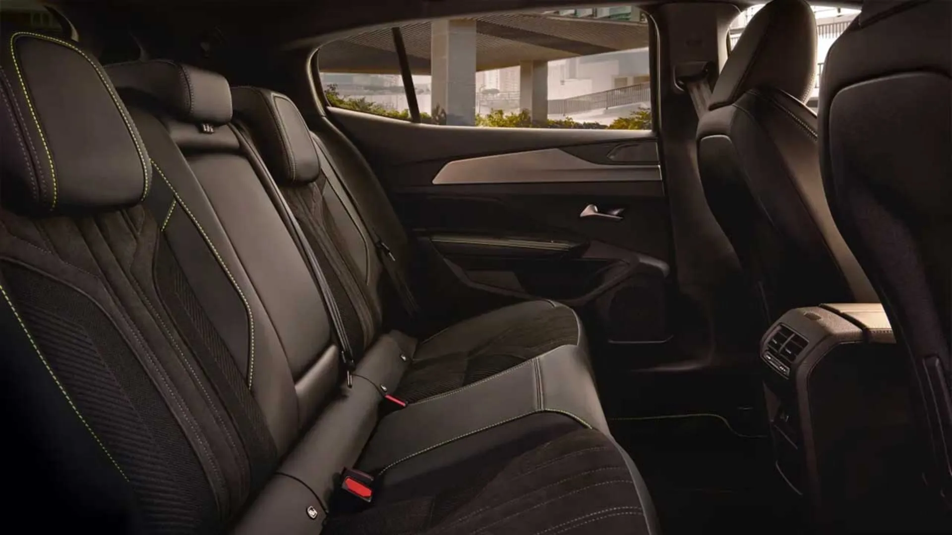 نمای صندلی‌های عقب خودرو پژو ۴۰۸ فیس‌لیفت