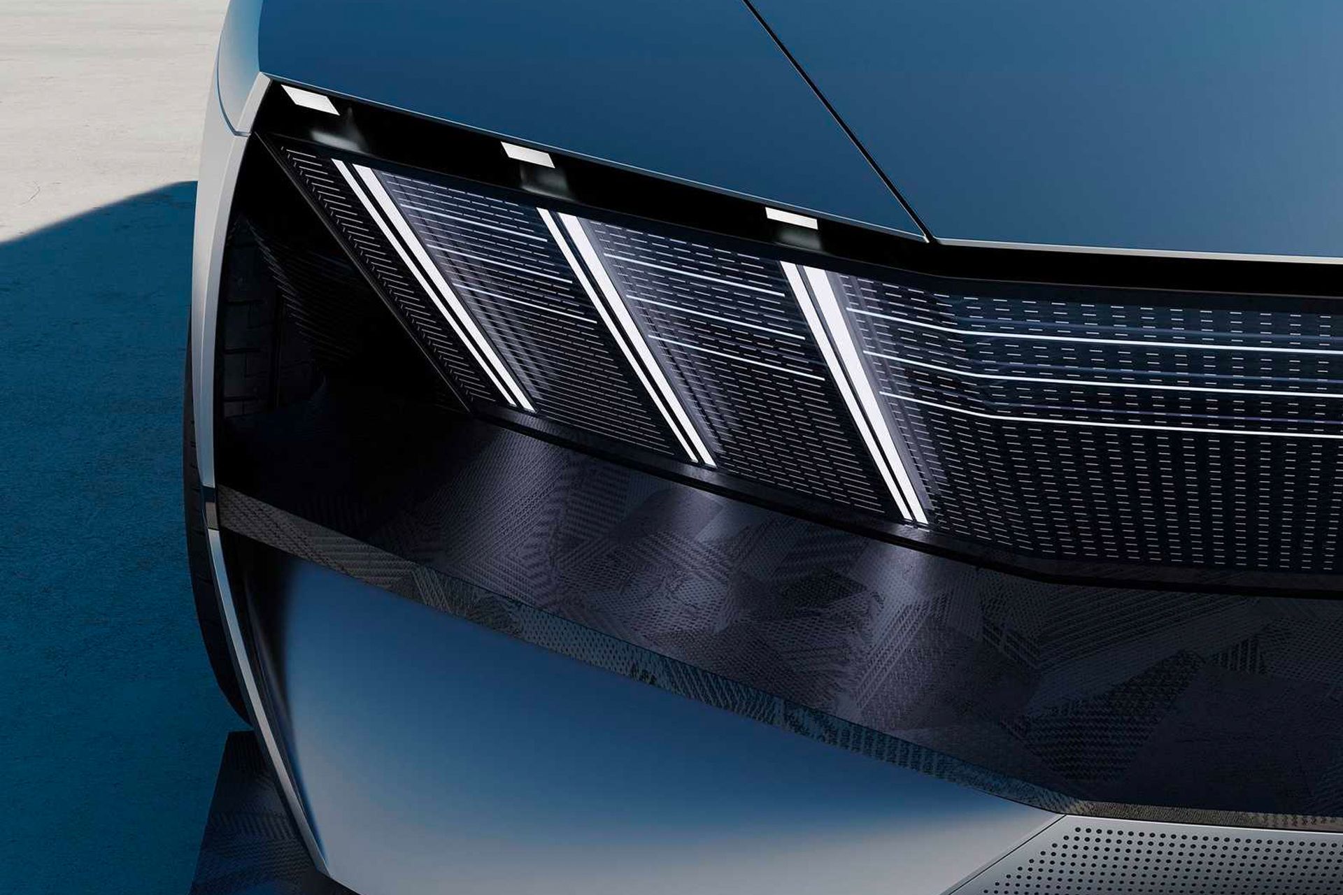 چراغ جلو خودرو برقی اینسپشن پژو Peugeot Inception از نمای نزدیک