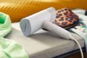 بخارگر دستی فیلیپس Philips STH3020 روی میز