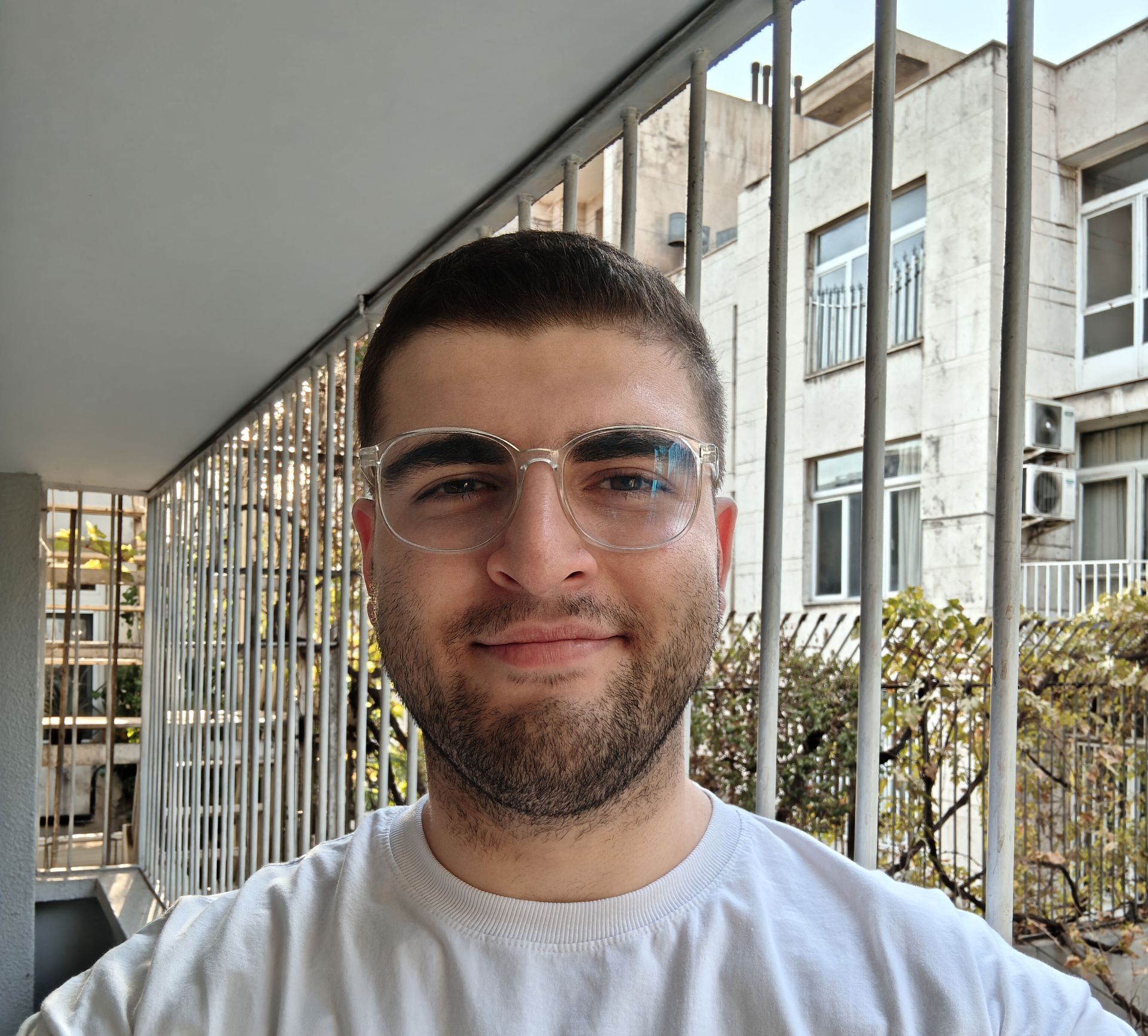 سلفی حمیدرضا حر- مسئول سئو زومیت
