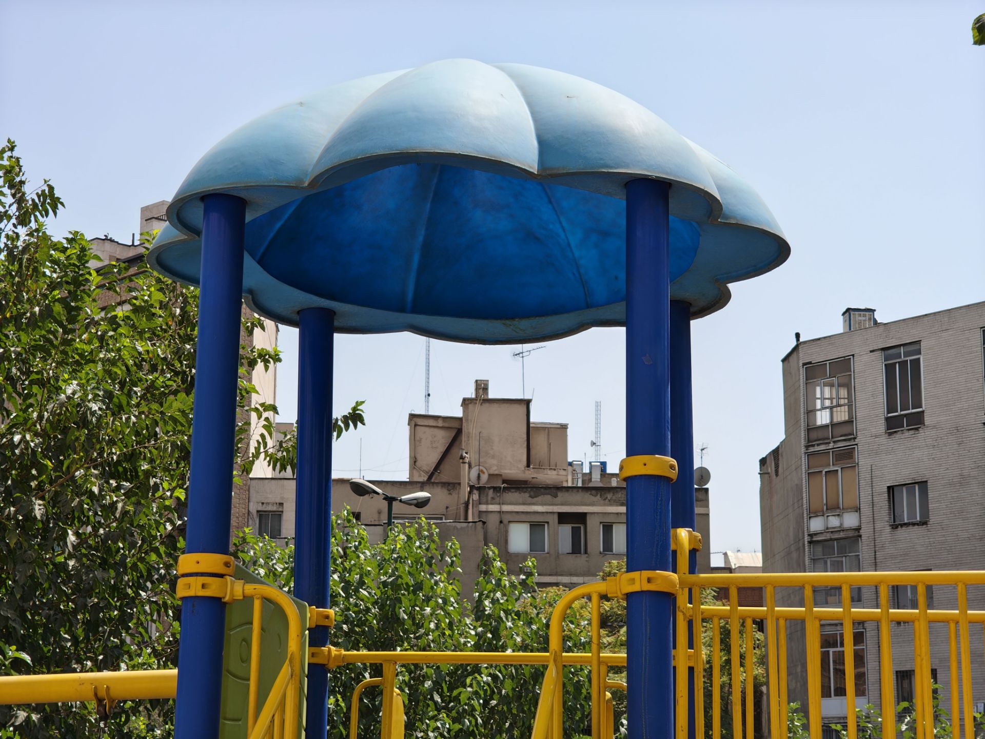 سایبان آبی
