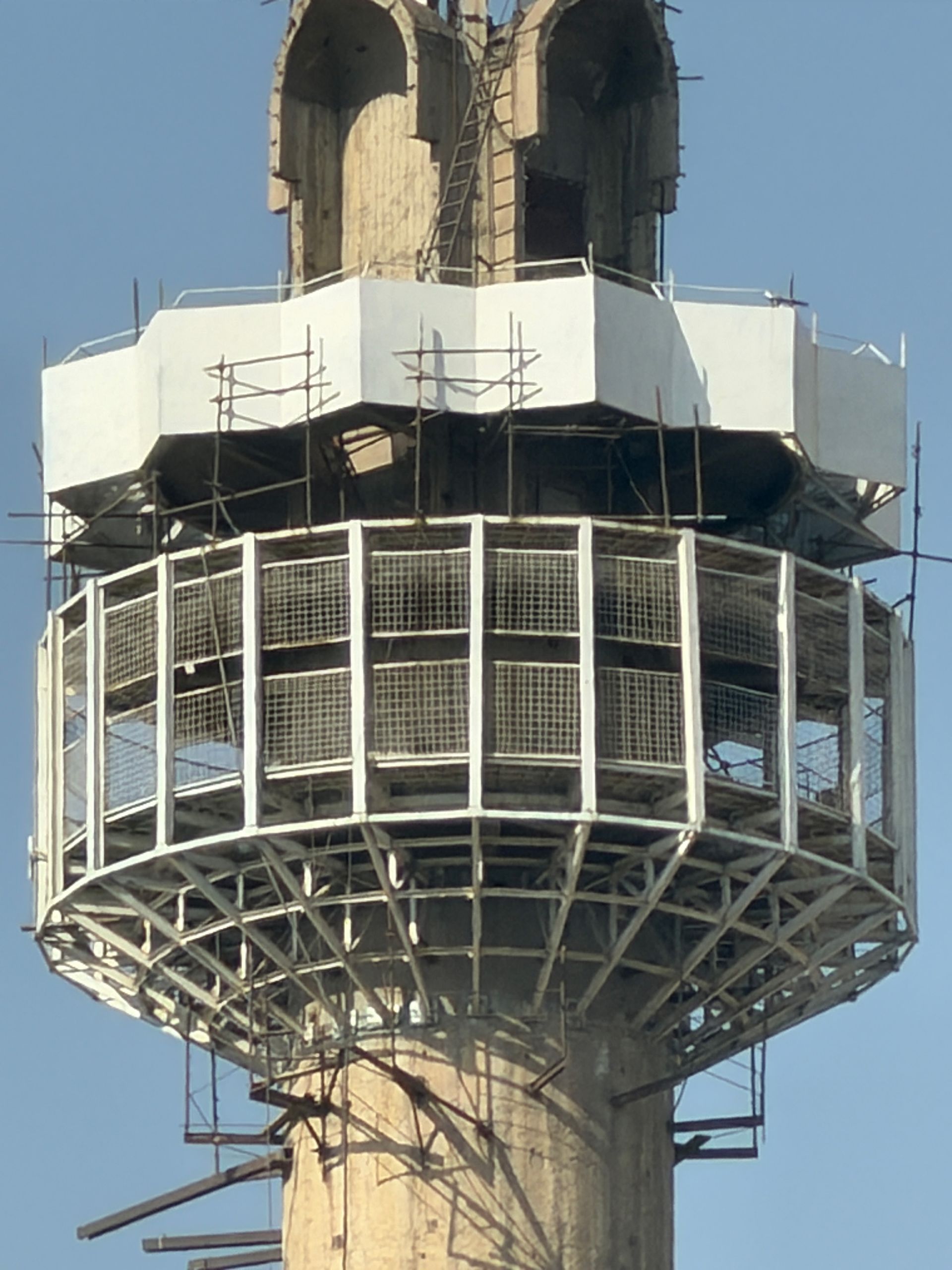 مناره نیمه کاره