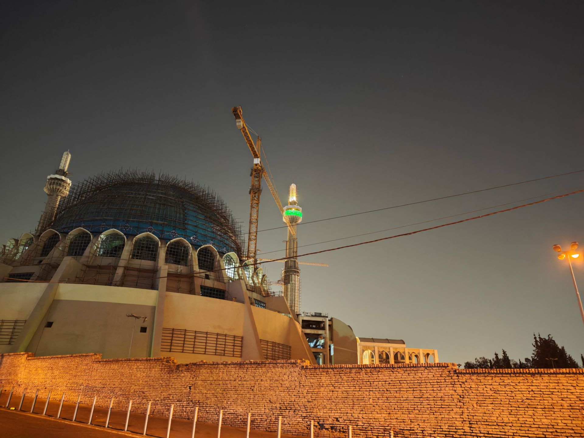 مسجد نیمه کاره