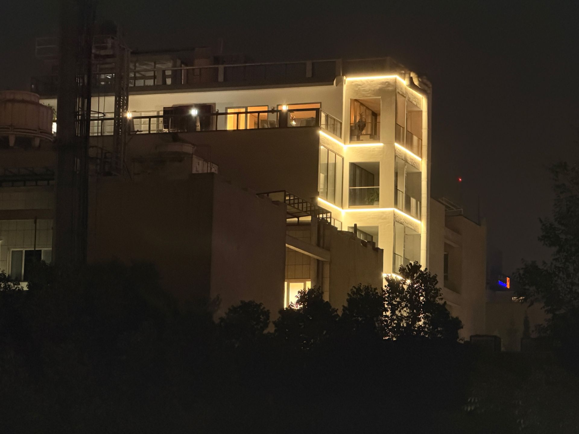 نورپردازی نمای ساختمان