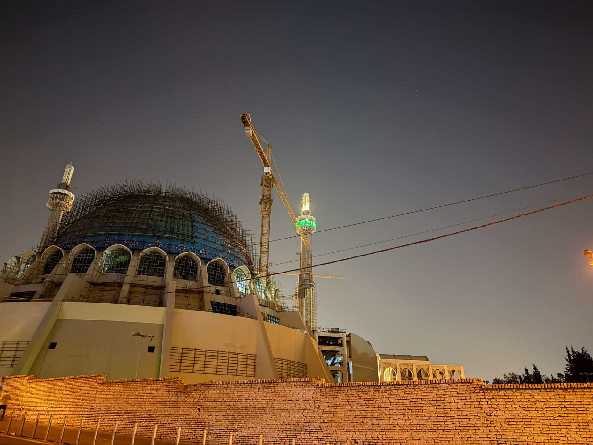 مسجد نیمه کاره