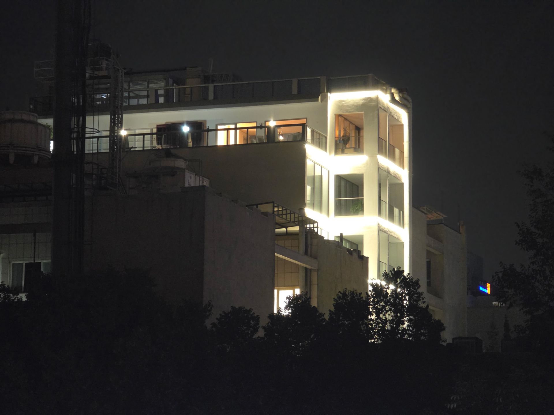 نورپردازی نمای ساختمان