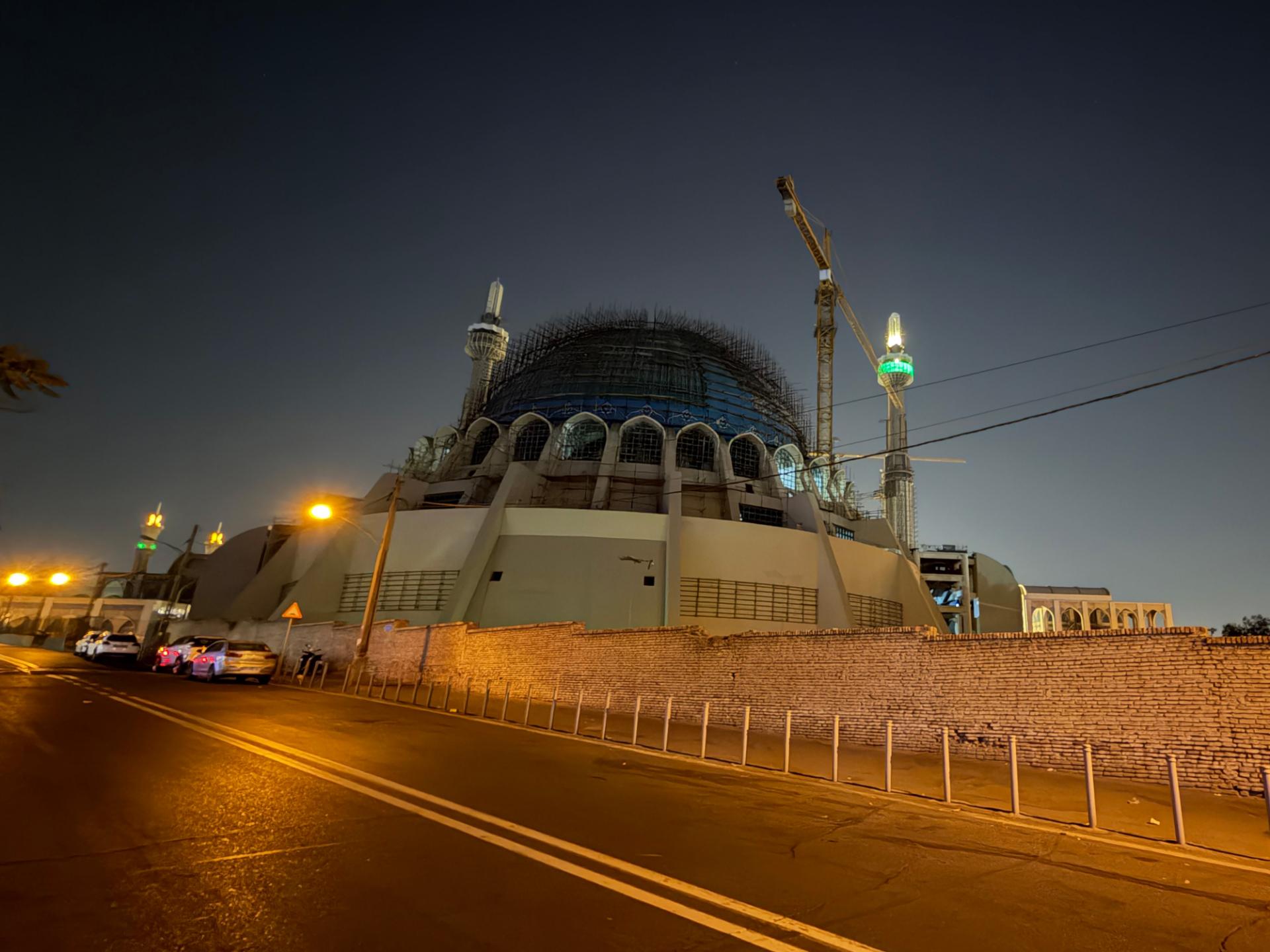 مسجد با گنبد سبز