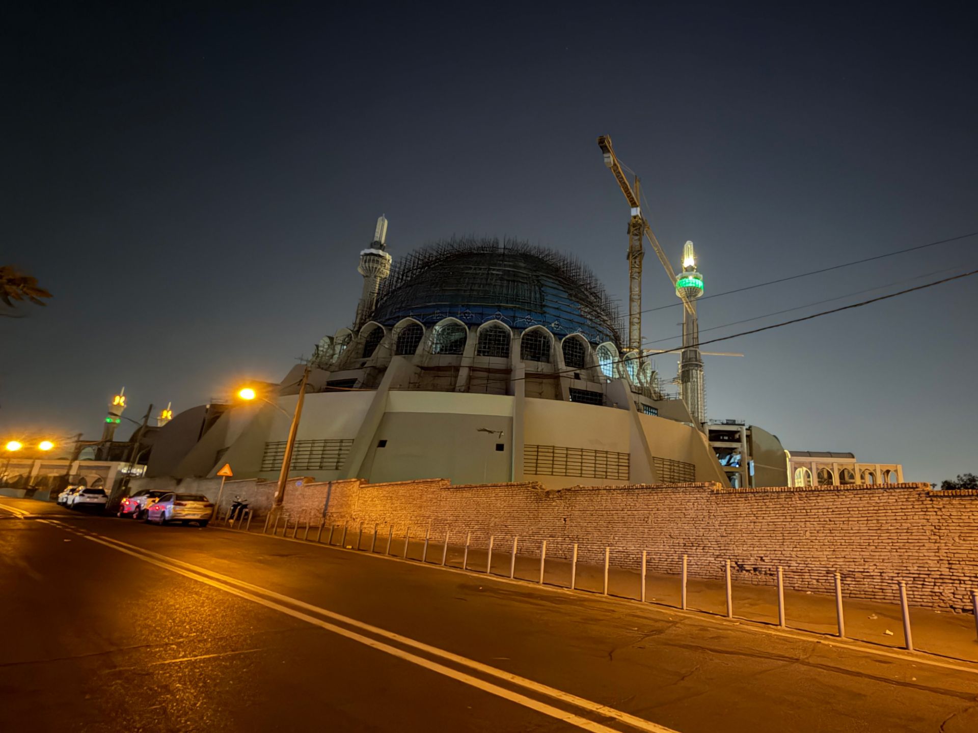 مسجد با گنبد سبز