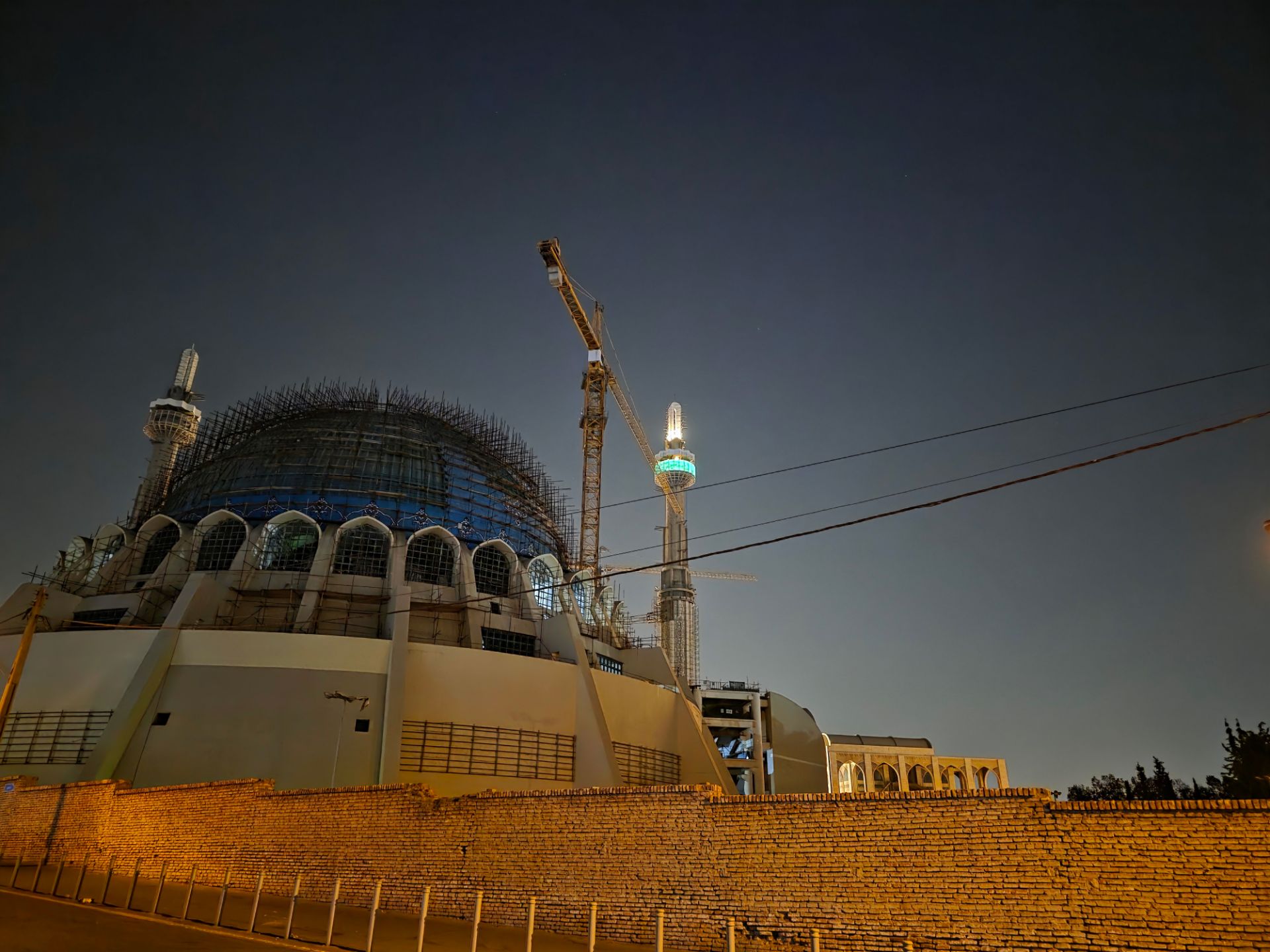 مسجد نیمه کاره