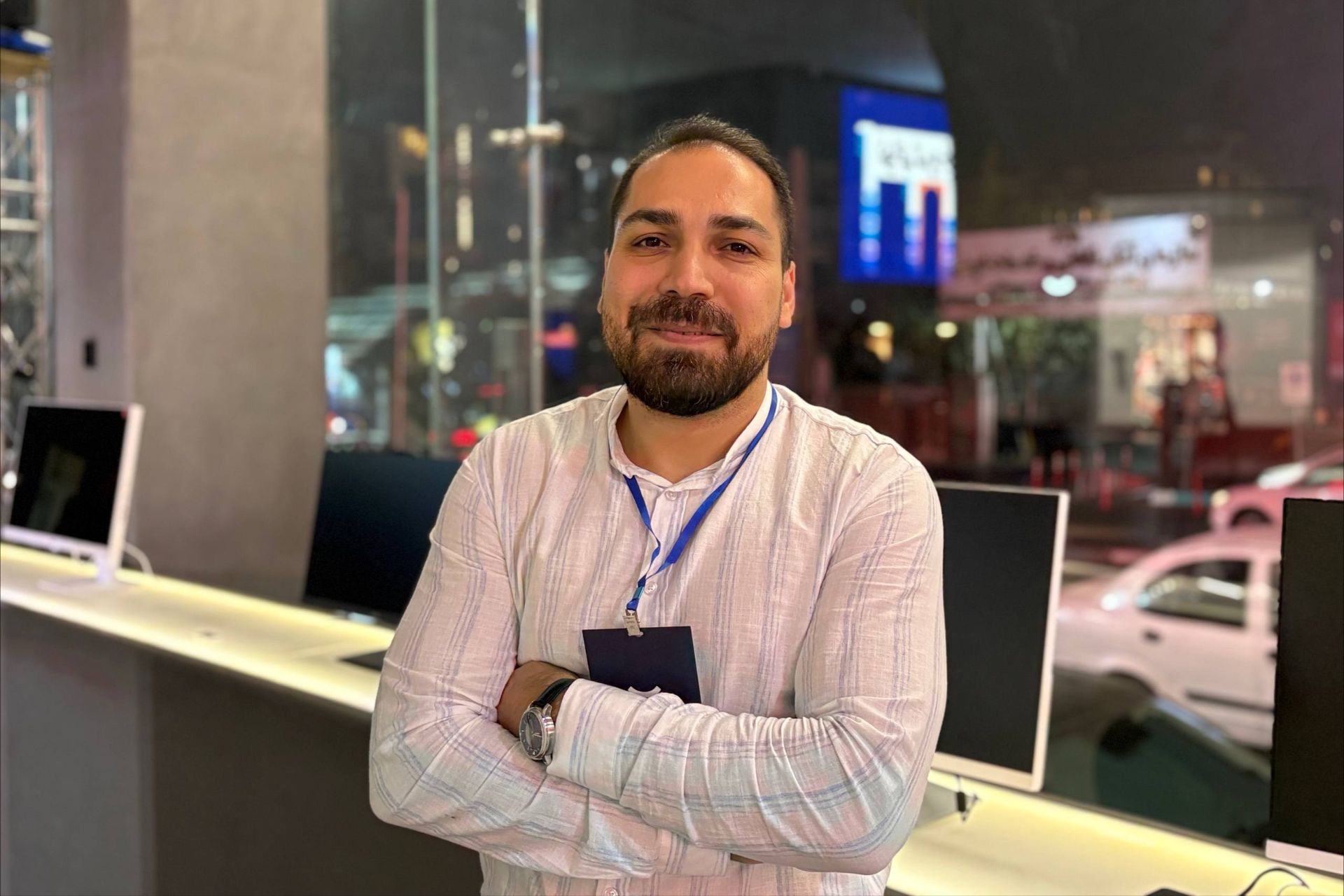 رضا اژیده، مدیر فروشگاه حضوری دیجی‌کالا در مراسم رونمایی از ساز لیانیک در فروشگاه حضوری دیجی‌کالا