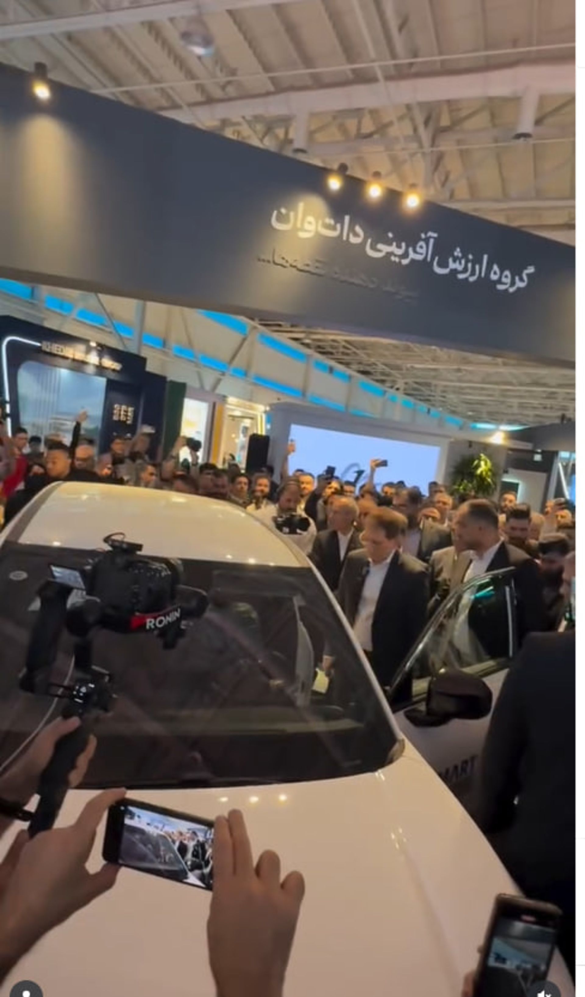 بابک زنجانی سوار تاکسی دات وان