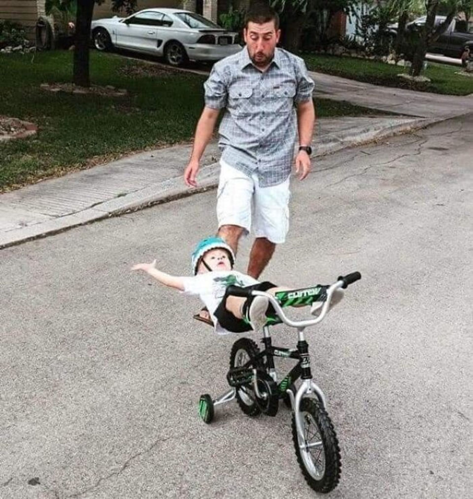 پدر و پسر دوچرخه سواری