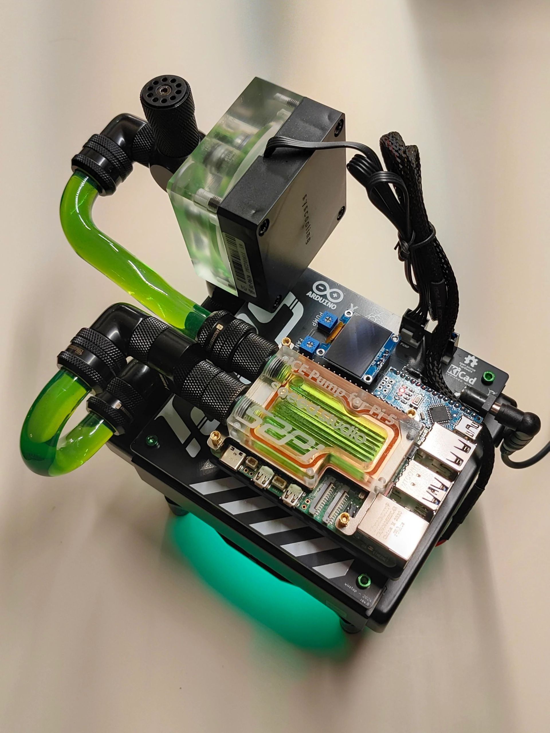 سیستم خنک کننده مایع روی Raspberry Pi 5