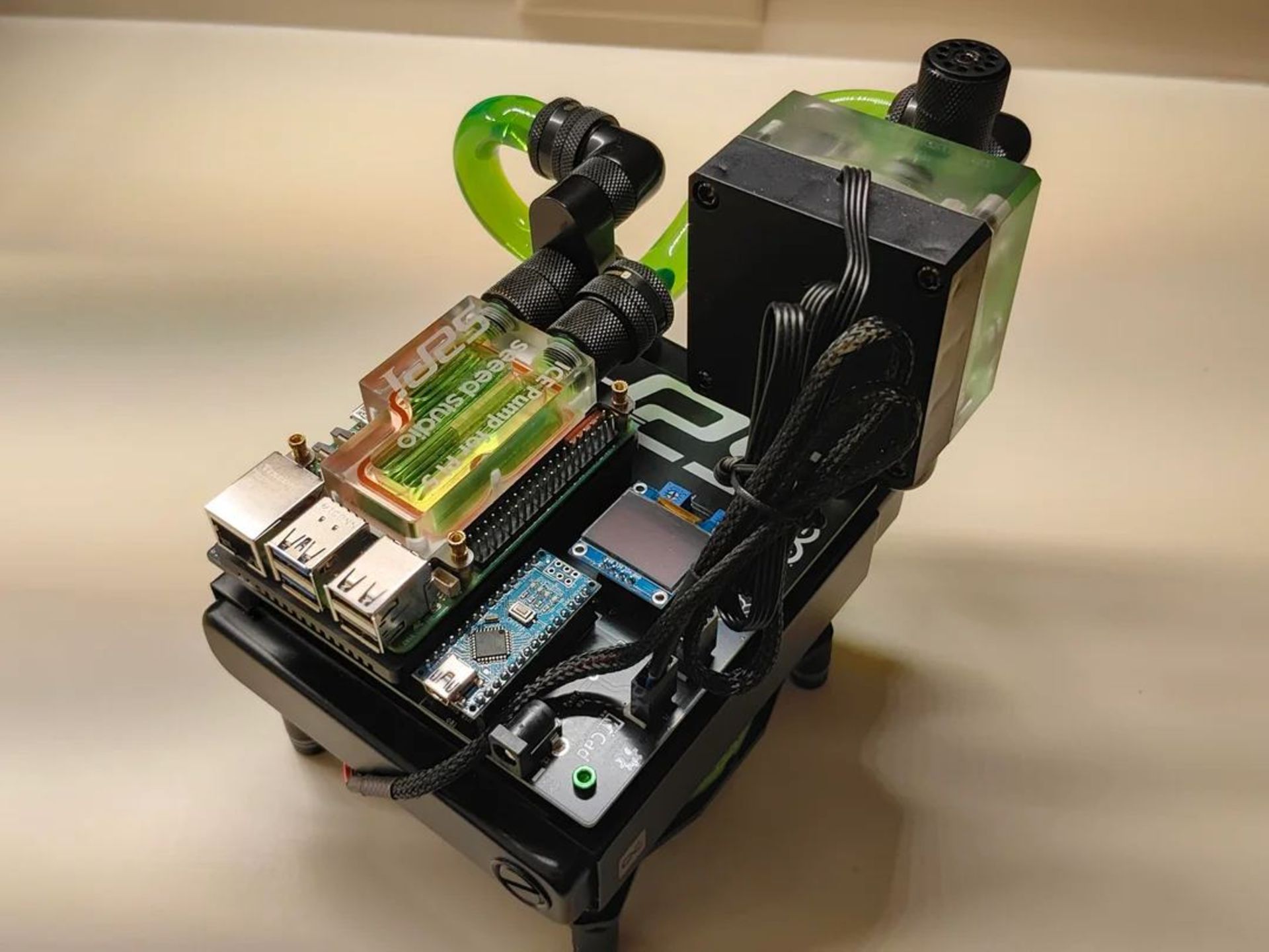سیستم خنک کننده مایع روی Raspberry Pi 5