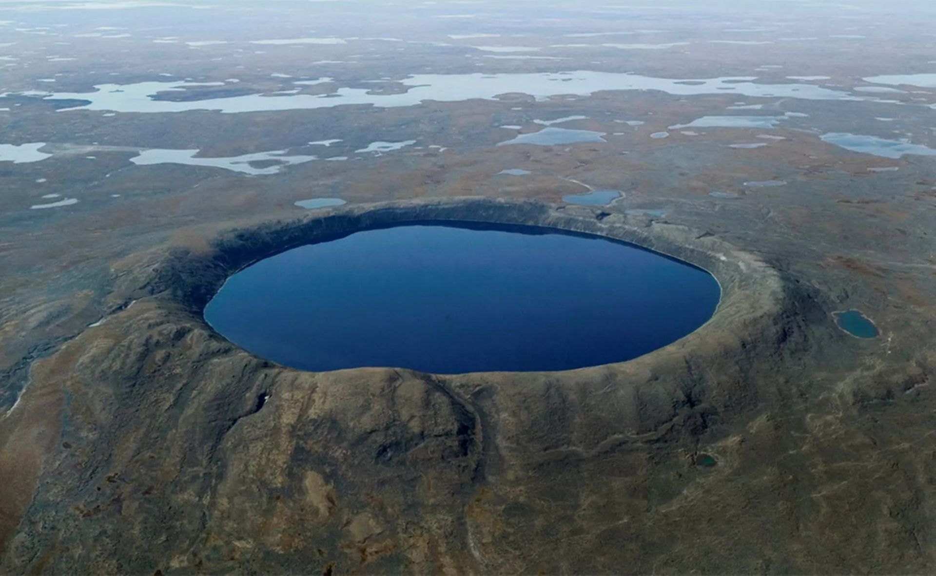 دهانه پینگالوئیت در کبک کانادا