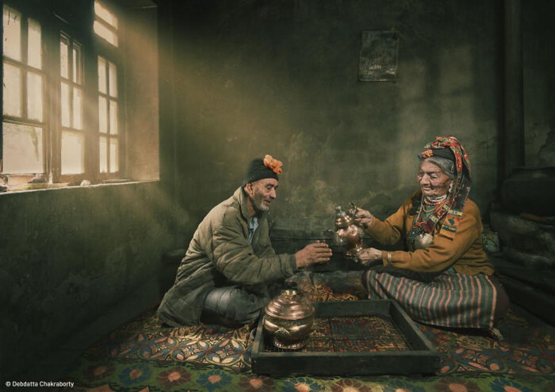 چای نوشیدن زن و مرد پیر - صبحانه با بروکپا