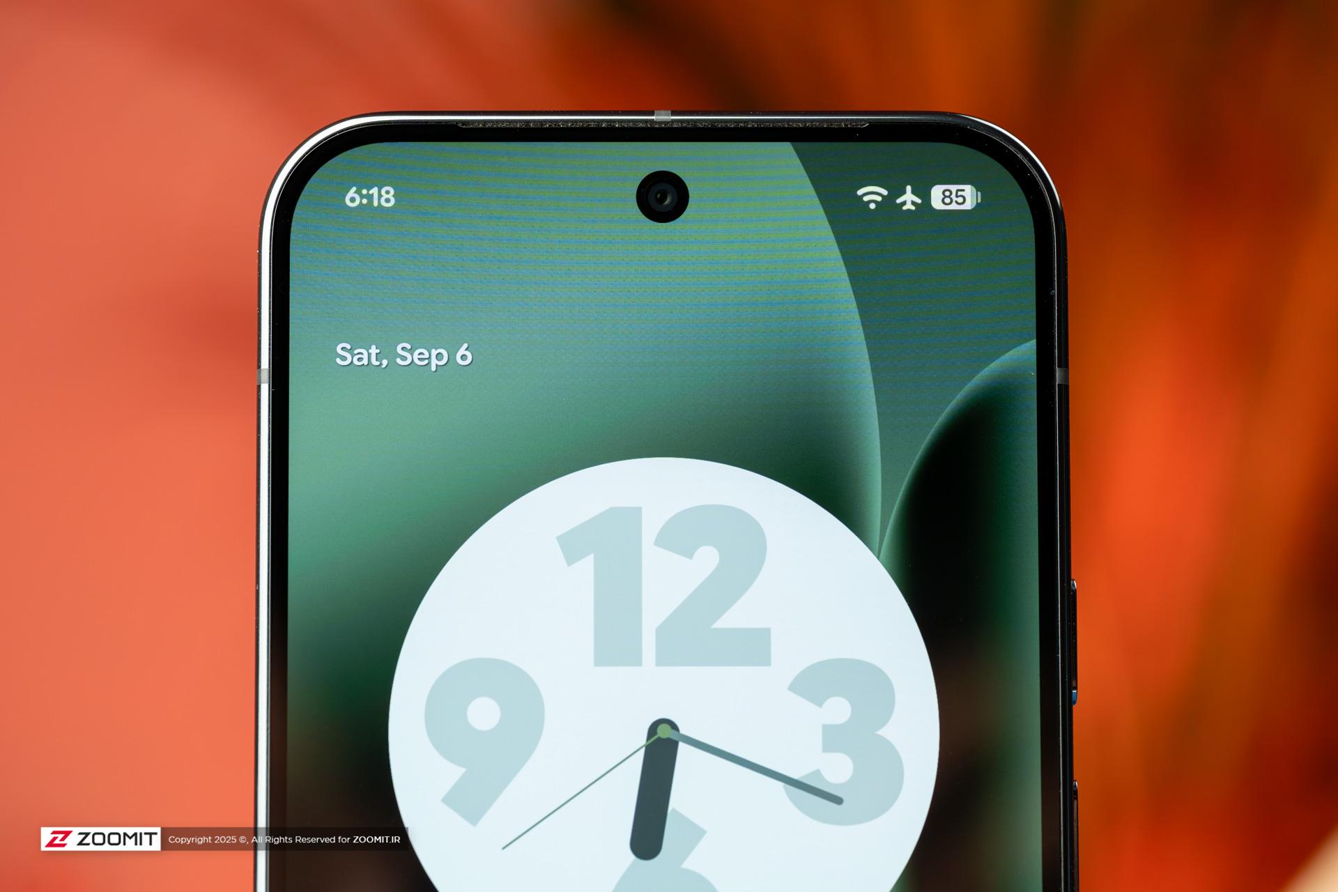 دوربین سلفی یک گوشی