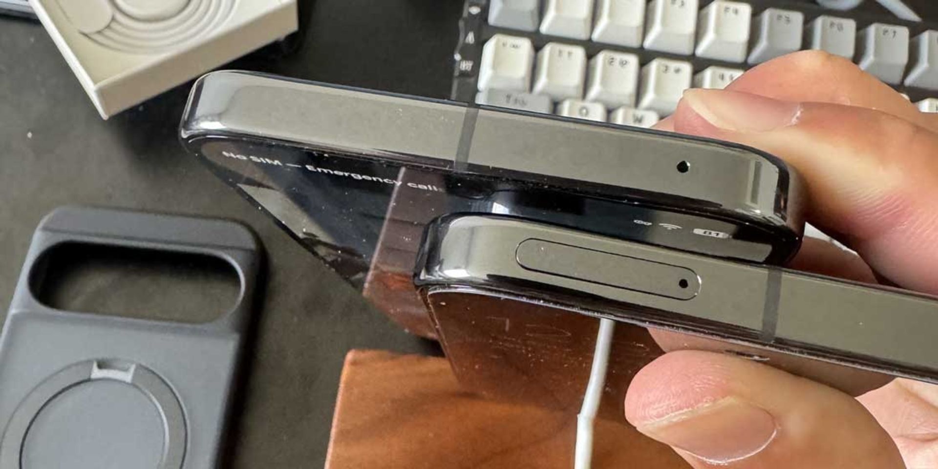 فریم بالایی پیکسل ۱۰ پرو XL با درگاه سیم‌کارت و بدون درگاه