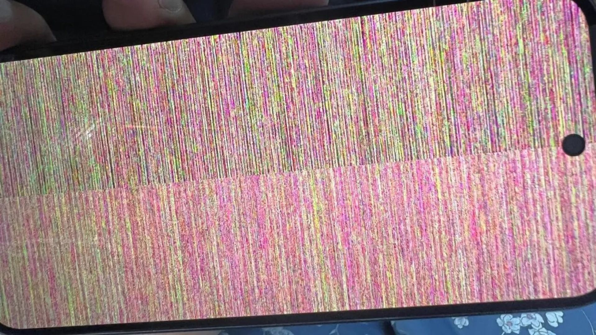 نمایشگر برفکی پیکسل ۱۰ با رنگ‌های متعدد