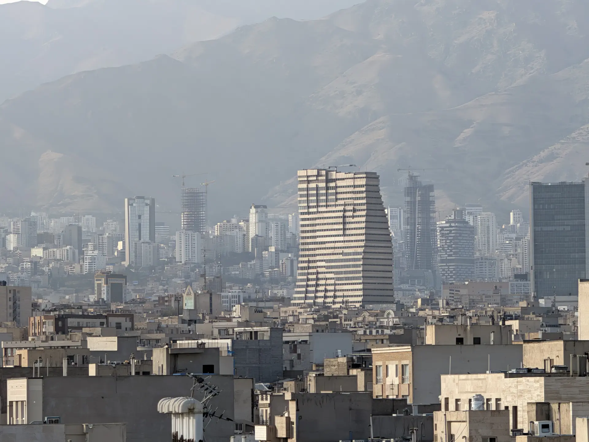 دوربین تله‌فوتو پیکسل ۱۱ پرو در روز - ۳