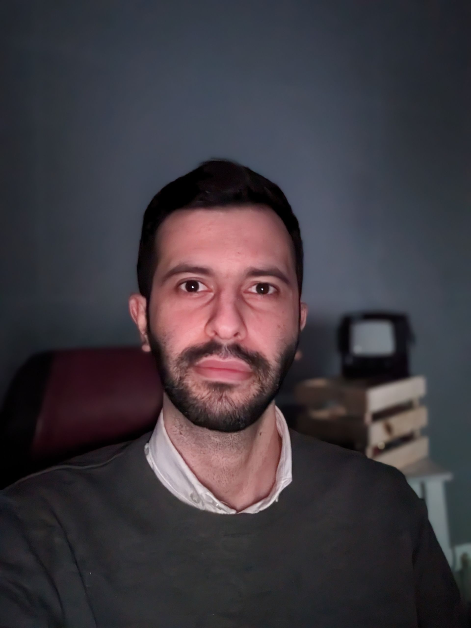 عکس دوربین سلفی پیکسل ۷ پرو در تاریکی 